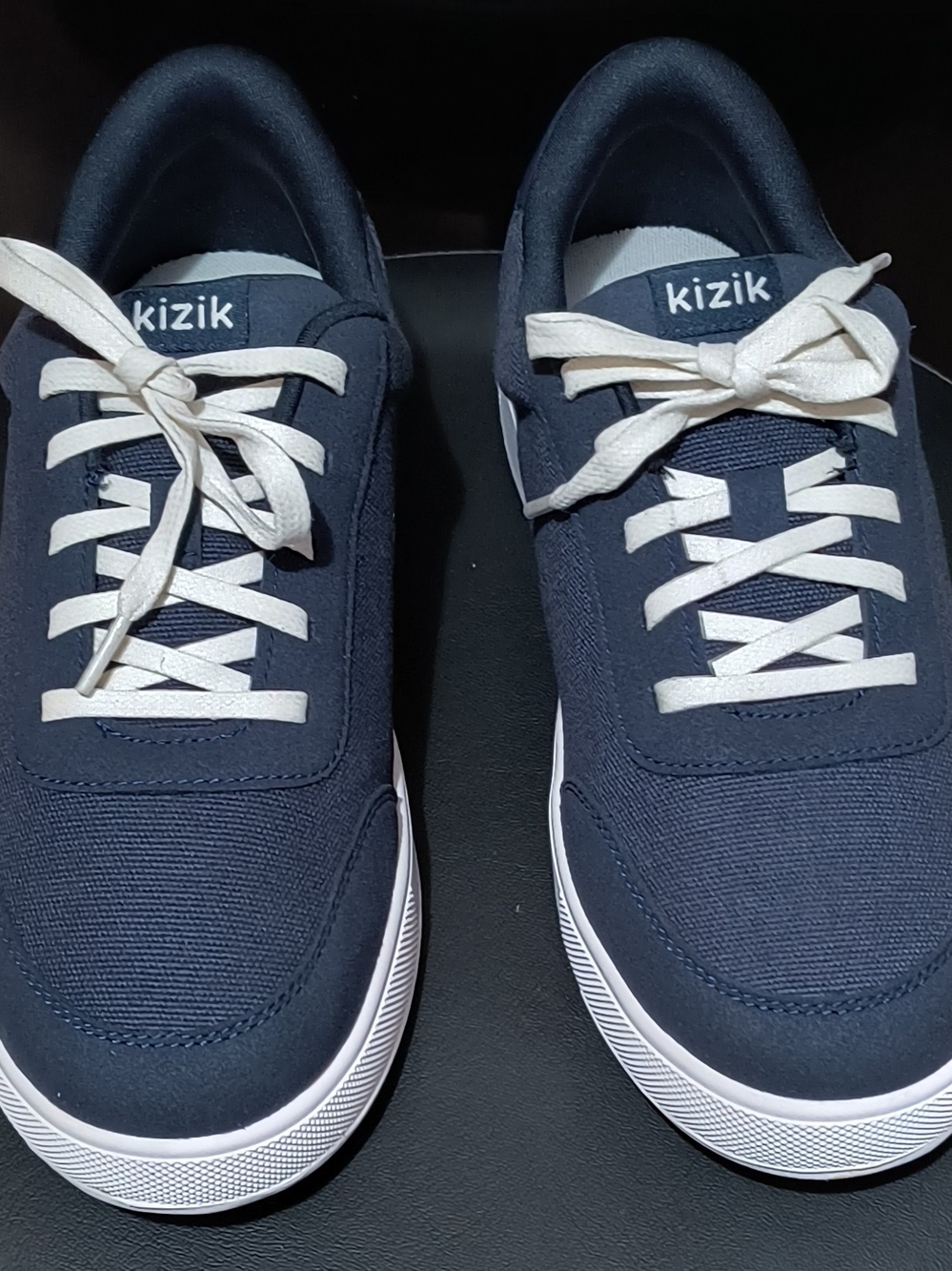 Kizik Kids Navy Low-Top Sneakers with White Laces